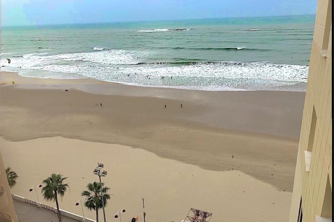 Romantica Vista Al Paseo Maritimo De Cadiz Exterior photo