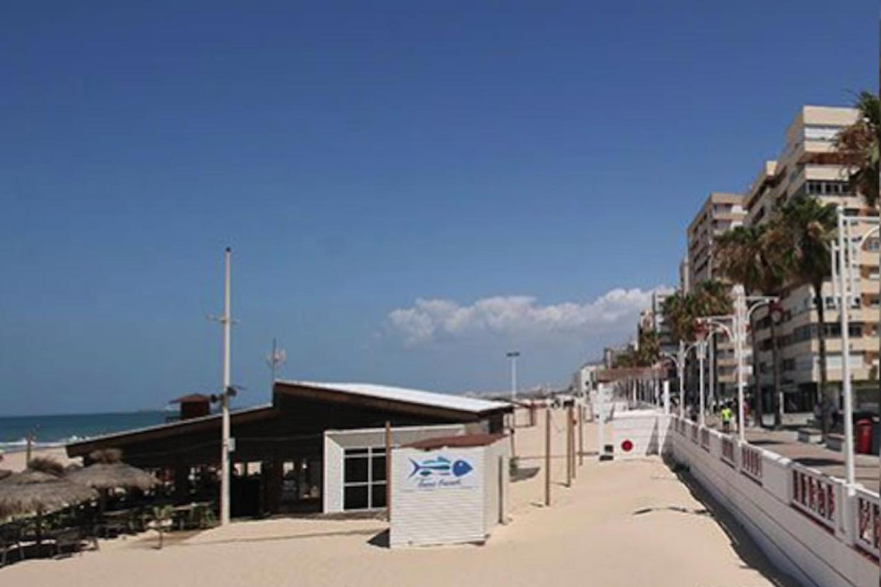 Romantica Vista Al Paseo Maritimo De Cadiz Exterior photo